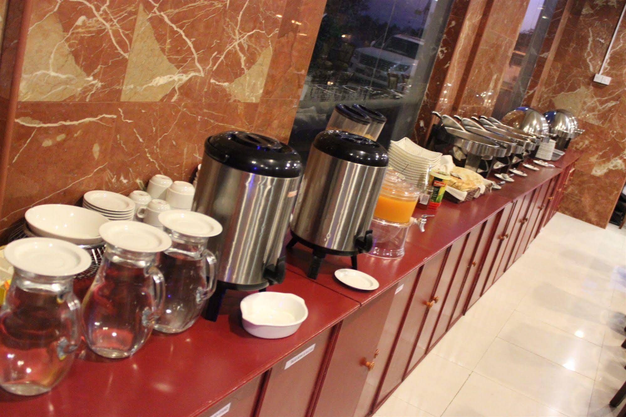 Raynor Hotel Apartments Fudżajra Zewnętrze zdjęcie